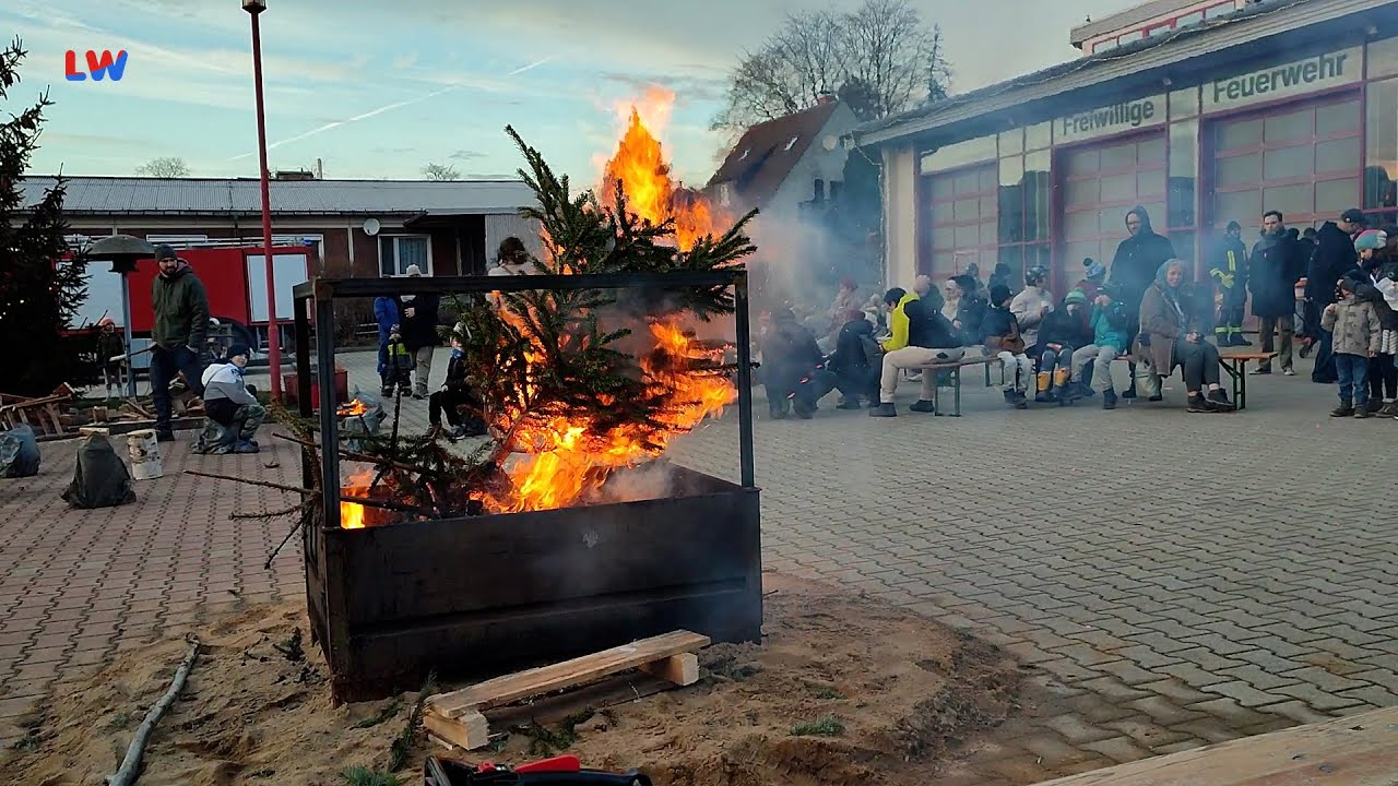 Pulsnitz: Weihnachtsbaumverbrennen