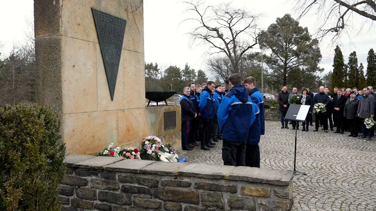 Schwarzheide: Kranzniederlegung zum Internationalen Tag des Gedenkens – LAUSITZWELLE
