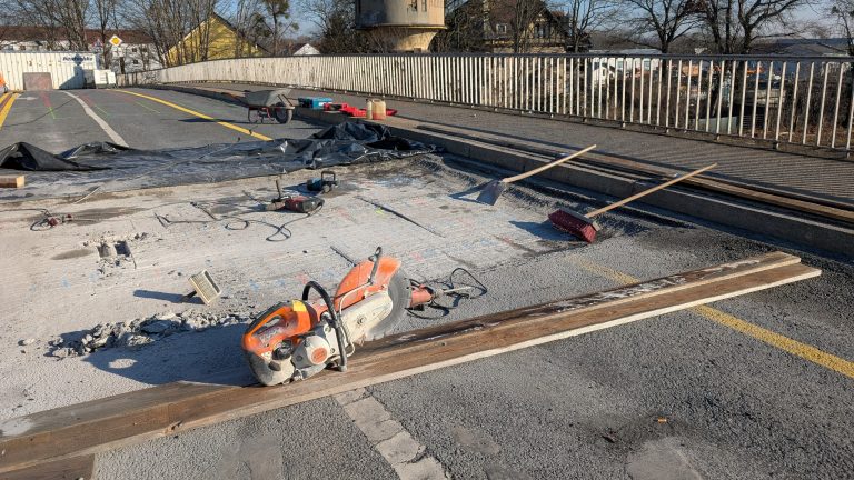 Radeberg: Probenentnahme an der Bahnbrücke