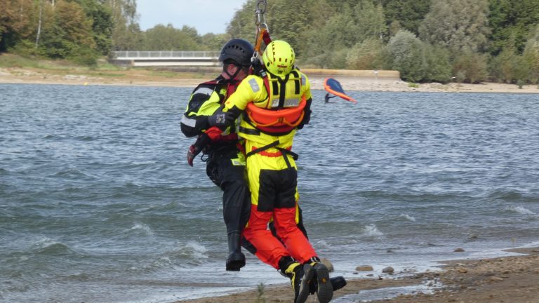 Bautzen: Gemeinsamer Übungseinsatz der Feuerwehr am Stausee