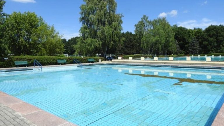 Herzberg/E.: Freibad-Becken undicht