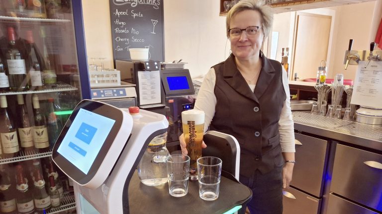 Weißenberg OT Weicha: Servierroboter ist der neue Gästeliebling
