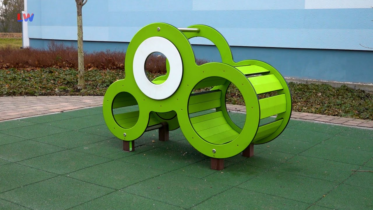 Senftenberg: Quietschgrün, wackelig und schon kaputt