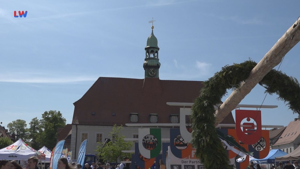 Finsterwalde: Maibaumstellen und Handwerksmesse