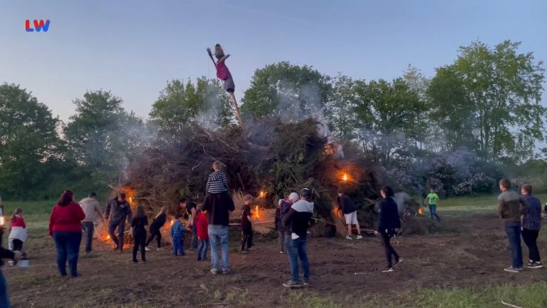 Ost-Lausitz: Hexen brennen – Maibaum reckt sich empor