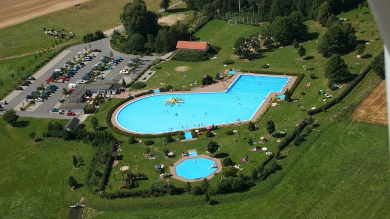 Burkau: Saisonstart im Freibad