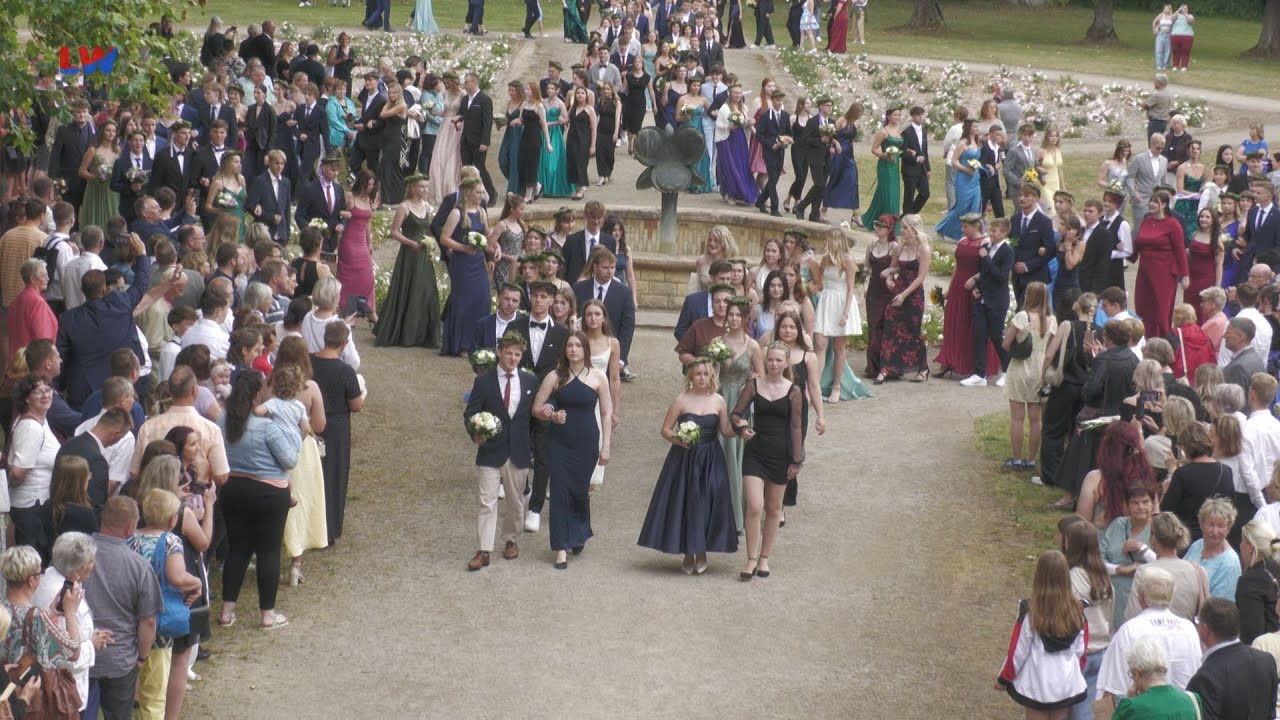 Elsterwerda: Bekränzung der Abiturienten