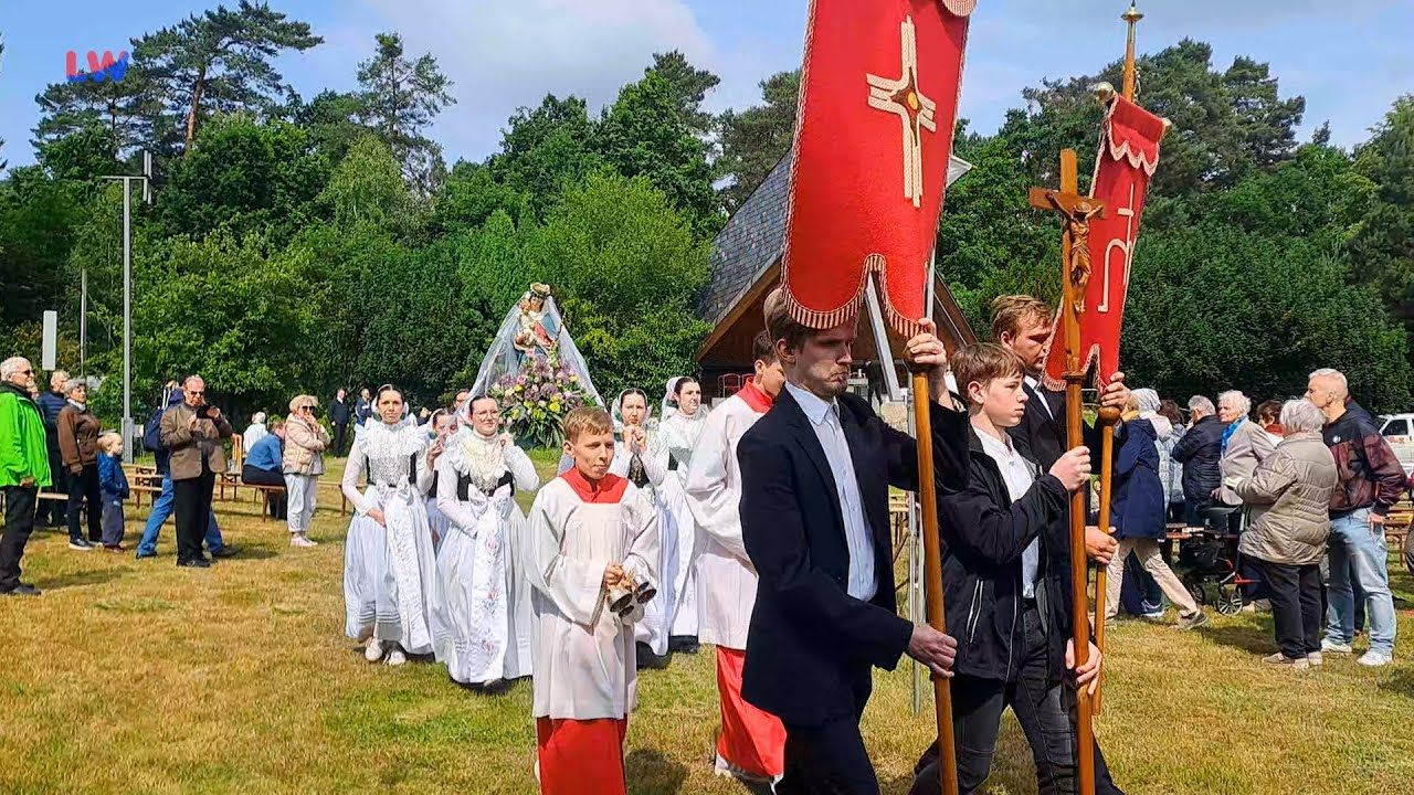 Ralbitz-Rosenthal: Pfingstprozession zum sorbischen Wallfahrtsort