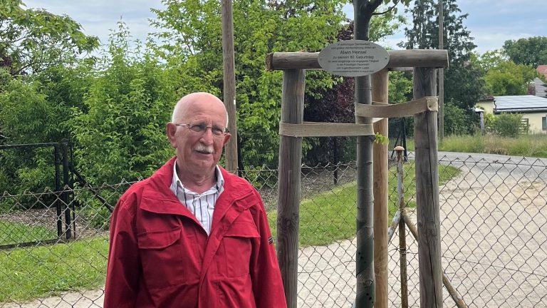 Radibor OT Luppa: Ein Baum für einen Feuerwehrmann