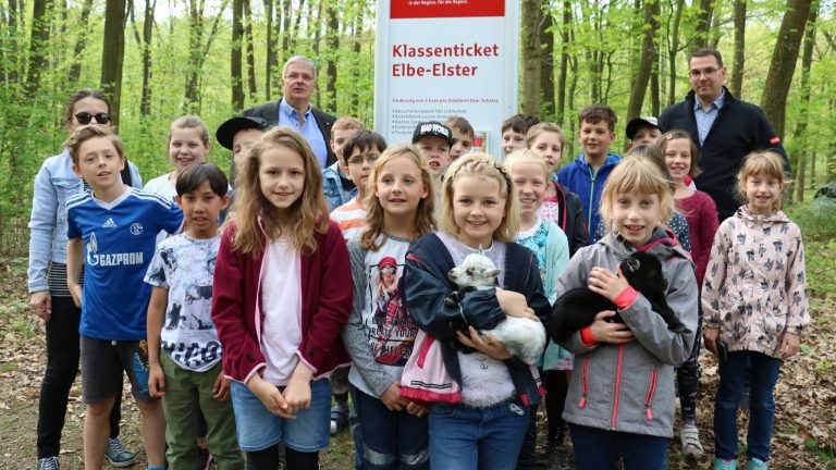 LK Elbe-Elster: Sparkasse stockt Zuschuss für Klassenticket auf