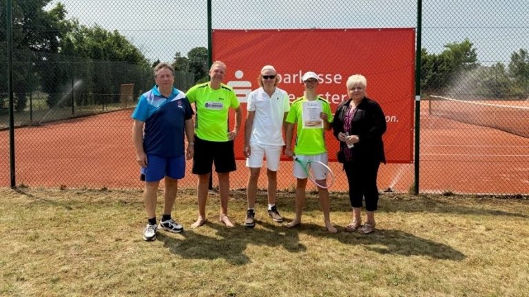 Schmerkendorf: Tennisanlage wiedereröffnet