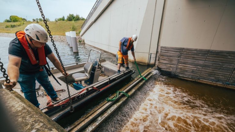 Senftenberg: LMBV spiegelt Wasserhöhe zwischen Sedlitzer und Großräschener See aus