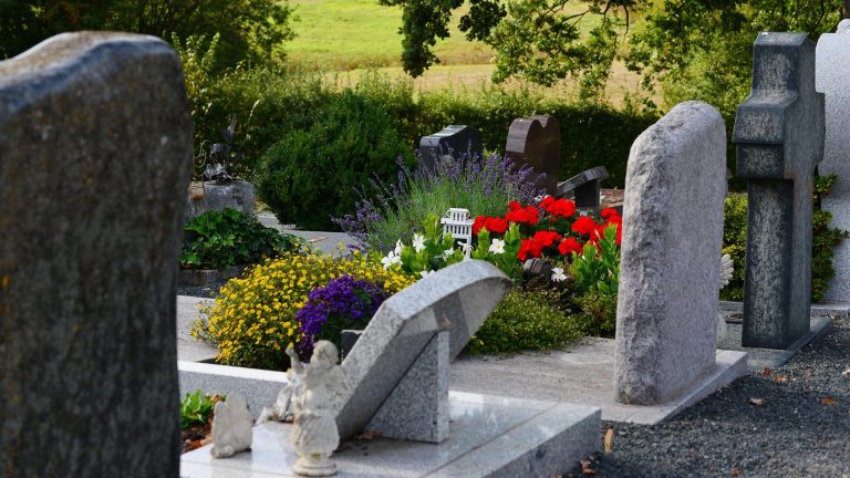 Großschweidnitz: Diebstähle auf Friedhof