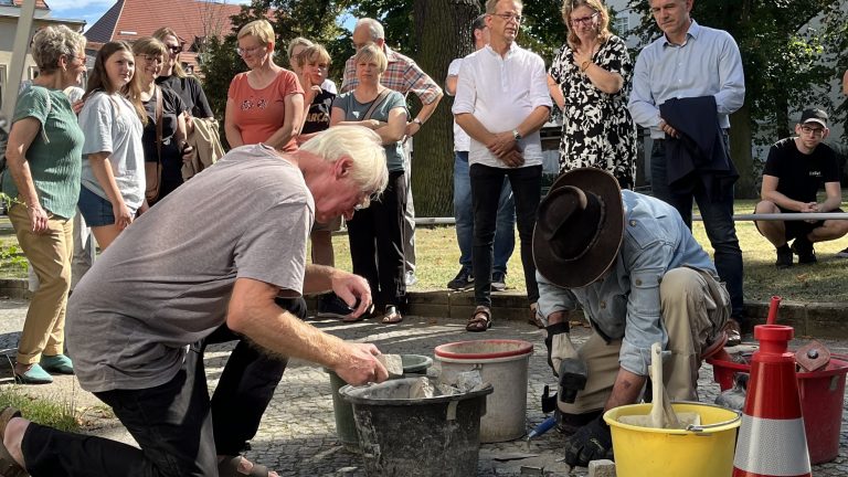 Finsterwalde: Sechs neue Stolpersteine verlegt