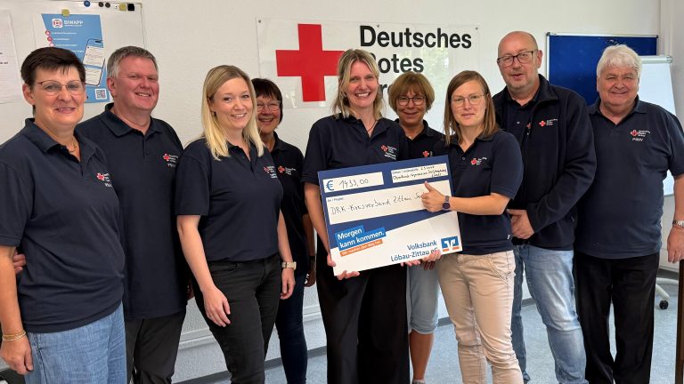 Zittau: Oberlandgymnasium Seifhennersdorf dankt Kriseninterventionsteam mit Spendenscheck
