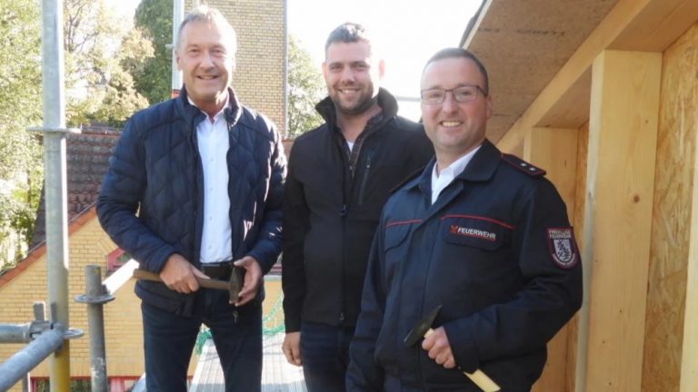 Klettwitz: Feuerwehr feiert Baufortschritt am neuen Gerätehaus