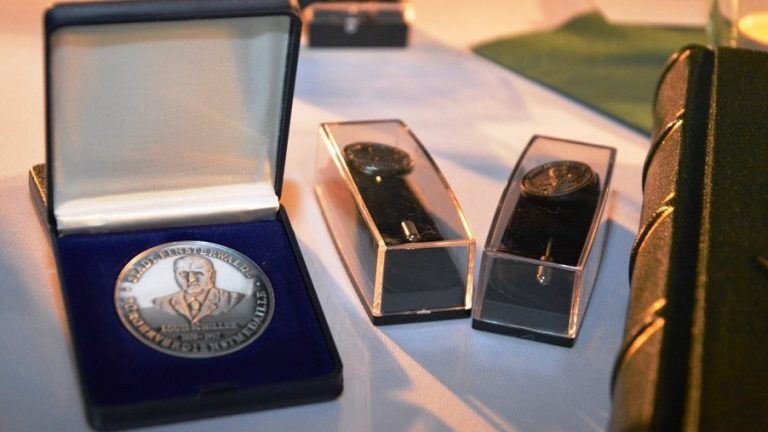 Finsterwalde: Schiller-Medaille für Annette Fähnel