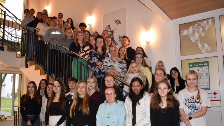 LK Oberspreewald-Lausitz/ Elbe-Elster: Schülerrekord an der DRK-Pflegeschule