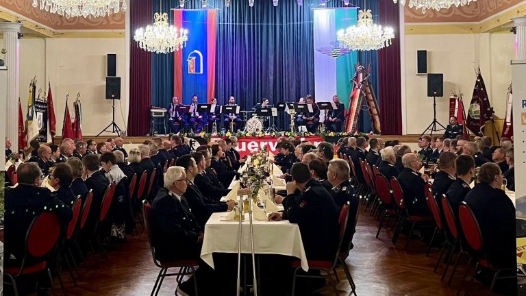 Pulsnitz: Feuerwehrleute und Helfer aus dem Landkreis geehrt