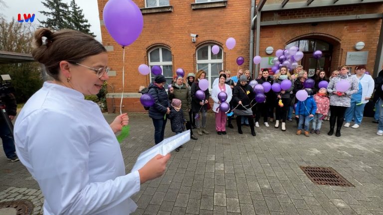 Görlitz: Luftballons und Karten mit guten Wünschen am Weltfrühgeborenentag