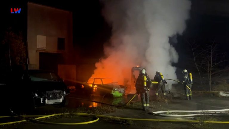 Hoyerswerda: Vier Fahrzeuge bei Brand beschädigt