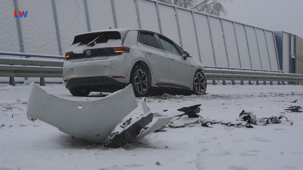 Leppersdorf: Unfall auf schneeglatter Straße