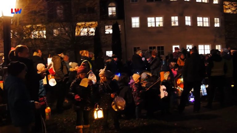 Pulsnitz: Leuchtende Laternen beim Martinsumzug