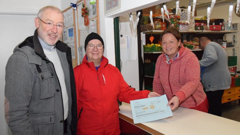 Niesky: 90-er Jubiläums-Scheck für Tafel