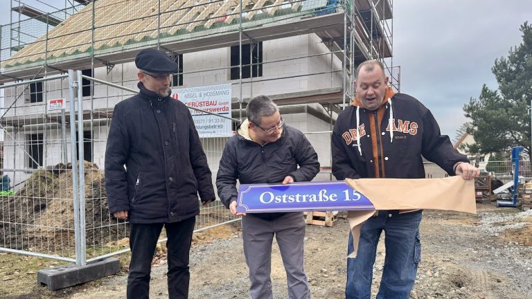 Lauta OT Laubusch: Erste Hausnummer der „Gartenstadt 2030“ übergeben