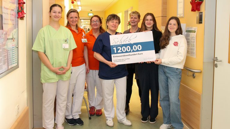 Hoyerswerda: Foucault-Gymnasium spendet an Kinderstation