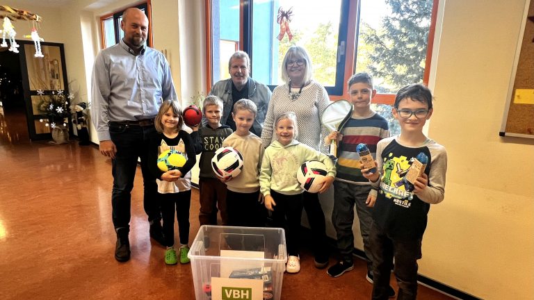 Burgneudorf: VBH überreicht Preis an Grundschule