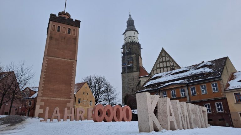 Kamenz: Wortskulptur darf vorerst bleiben