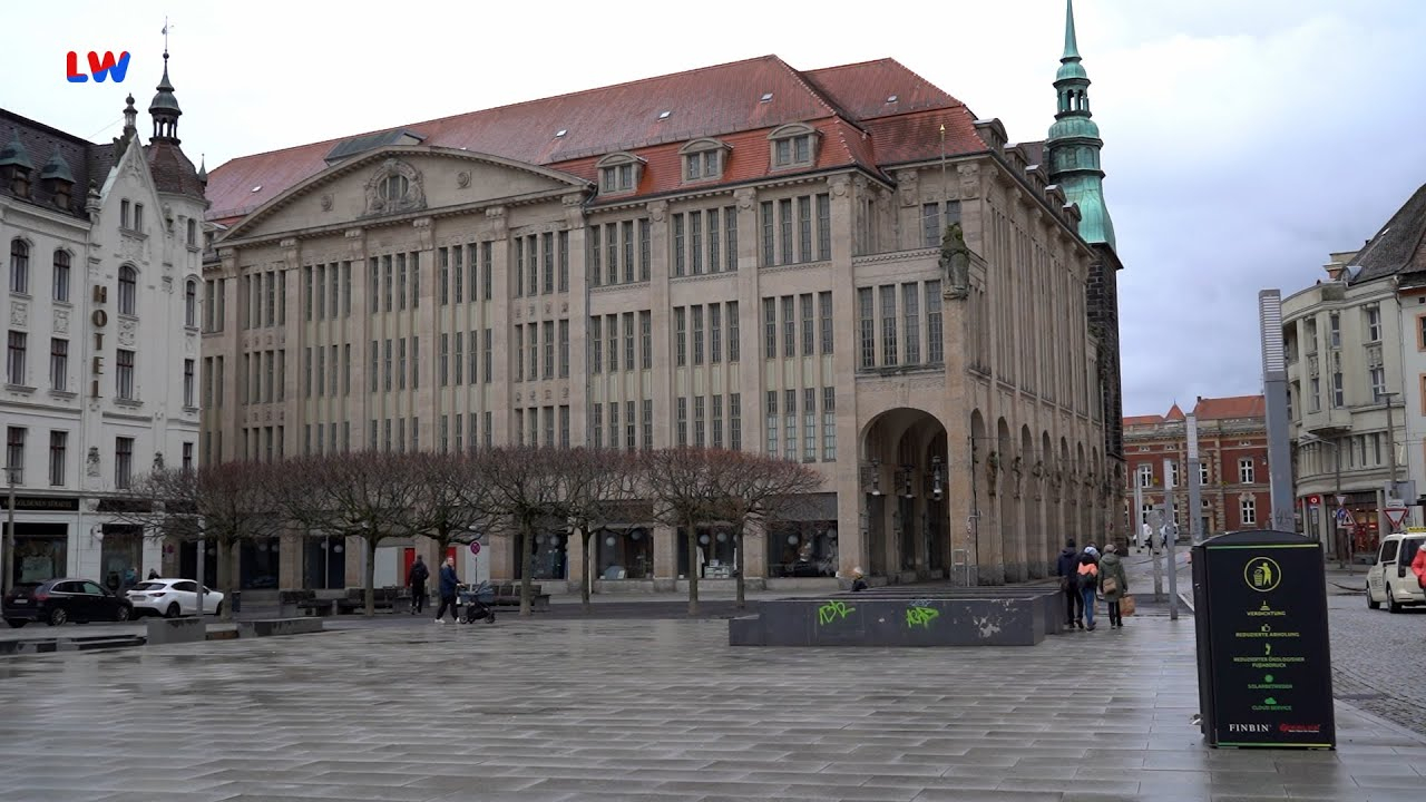 Bernstadt/Görlitz: Brauner Hirsch springt wieder Jugendstil-Kaufhaus lahmt noch