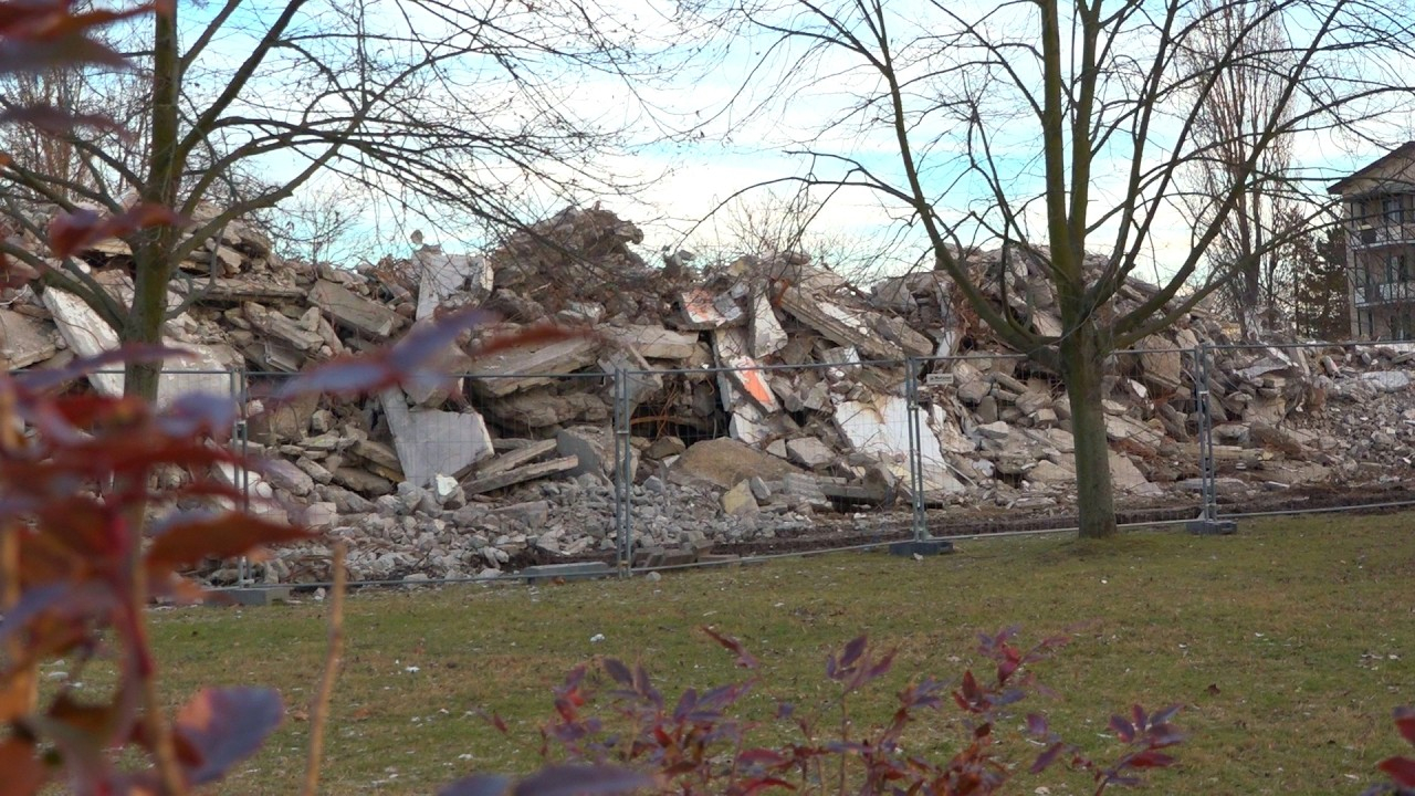 Hoyerswerda: Hochhaus „Am Knie“ nun in Schutt und Asche