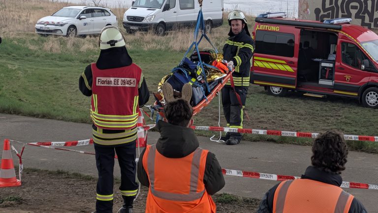 Mühlberg: Rettungsübung an der Elbebrücke erfolgreich
