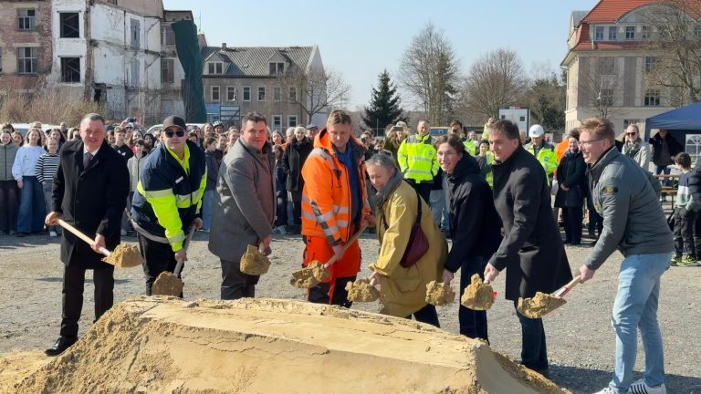 Radeberg: Spatenstich für Humboldt-Gymnasium-Außenstelle