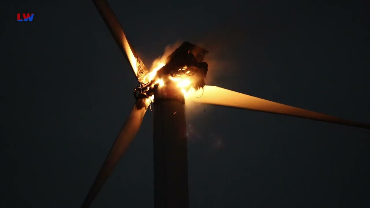 Crostwitz: Windrad in Brand