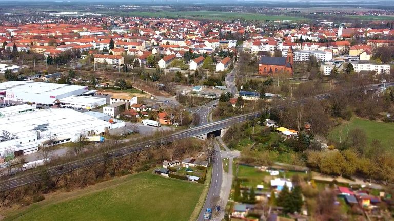 Hoyerswerda: Halbseitige Sperrung der Eisenbahnbrücke ab 7. April