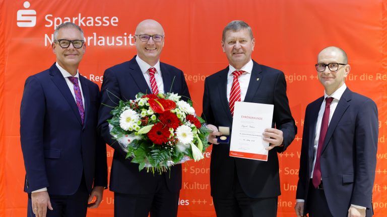 Senftenberg: Auszeichnung für Landrat Siegurd Heinze