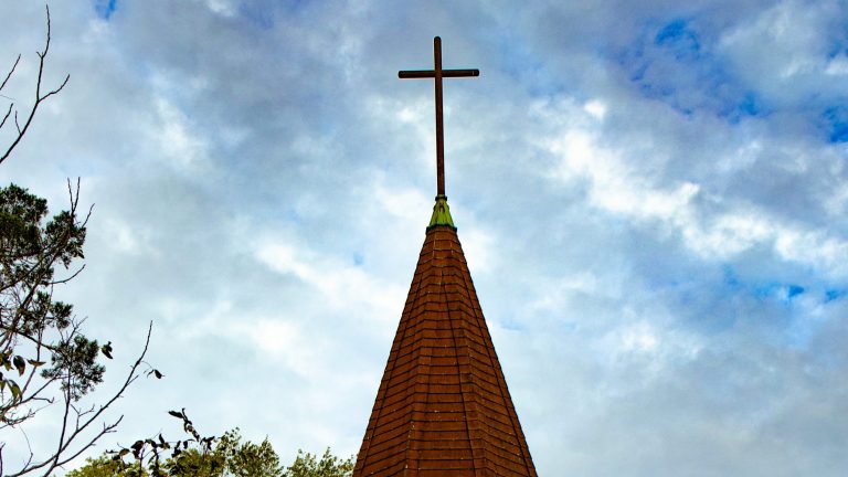 Groß Düben: Diebstahl auf Friedhof sorgt für Schaden
