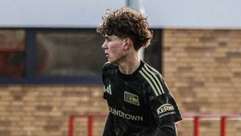 Lausitz: Junger Fußballer ab sofort im Profi-Bereich tätig