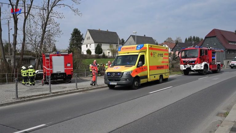 Eibau/ Gemeinde Kottmar: Fahrzeug stürzt in Bachbett