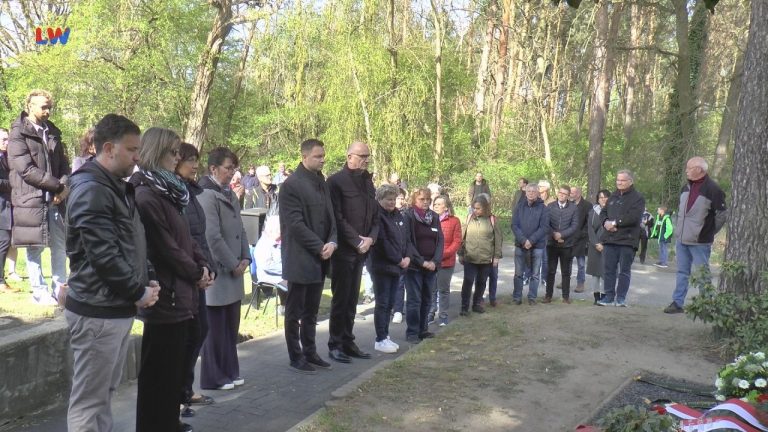 Schlieben-Berga: Ministerpräsident Woidke würdigt Erinnerungsarbeit