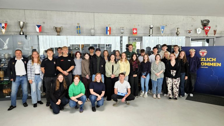 Weißwasser: Duale Hochschule Sachsen zu Gast in der Eisarena