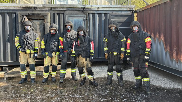 Görlitz: Feuerwehr trainiert in Brandübungscontainer