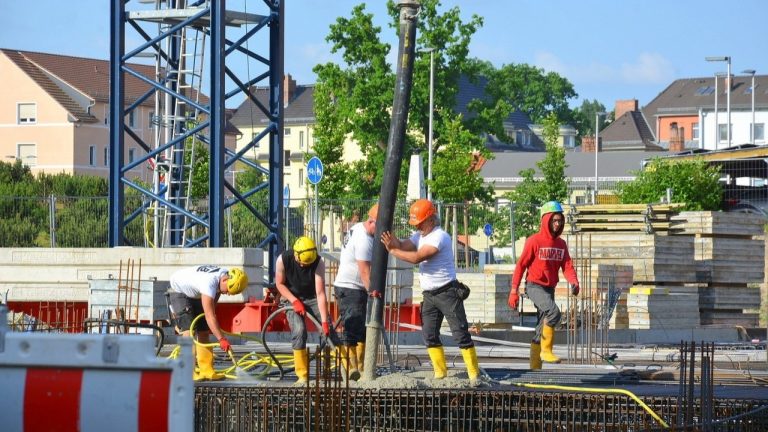 Spremberg: Große Betonage am Erweiterungsbau der BOS