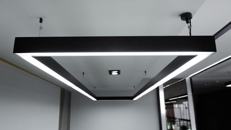 LK Görlitz: Neue LED-Lampen in der Verwaltung