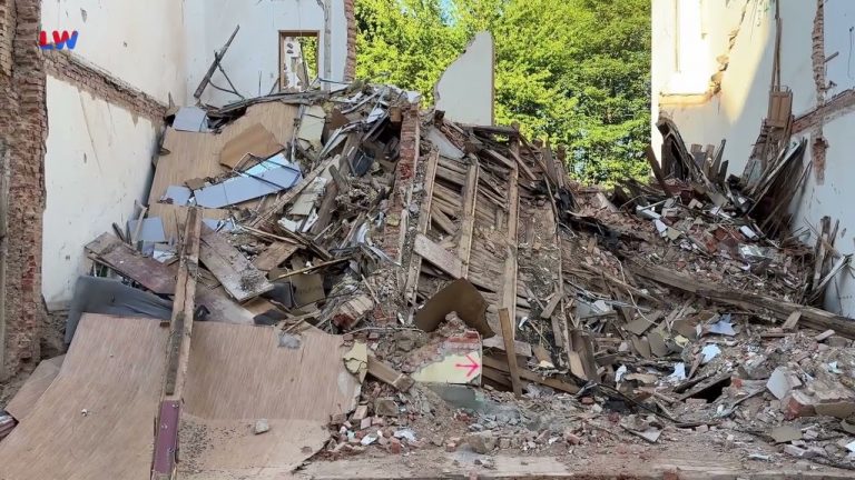 Görlitz: Drei Kerzen erinnern an drei Tote bei Hauseinsturz