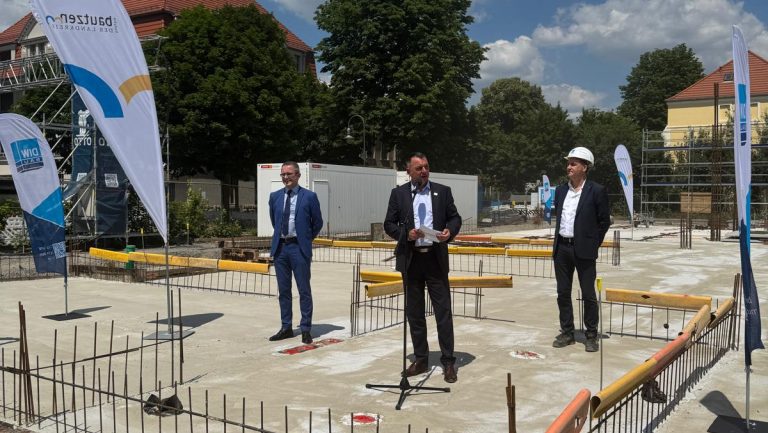 Radeberg: Grundsteinlegung für neue Außenstelle des Humboldt-Gymnasiums erfolgt