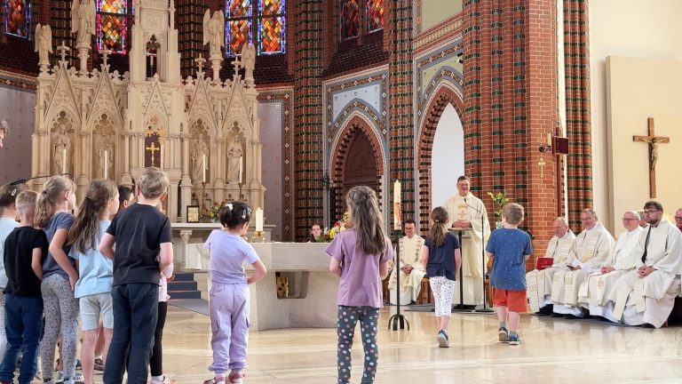 Görlitz: Pfarrer Roland Elsner begeht 25. Weihetag in der Kathedrale